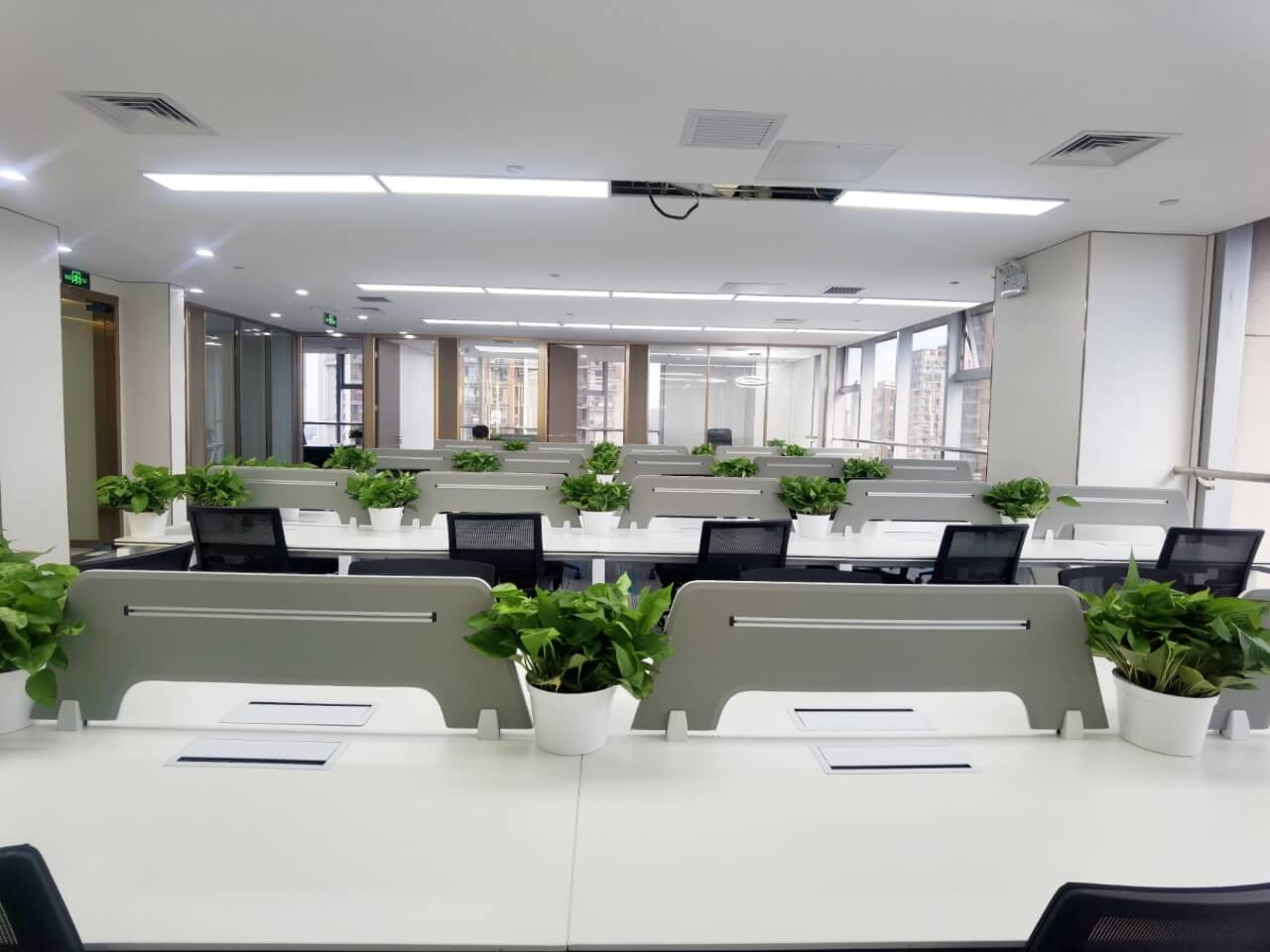 方恒国际中心    300平米办公室